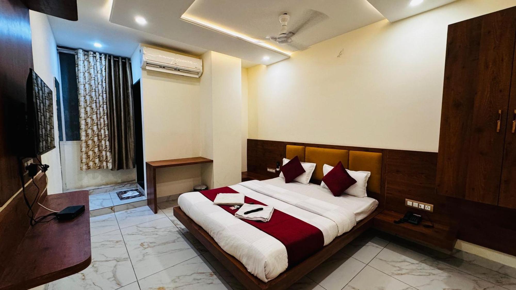 Hotel Prakasham Ujjain Eksteriør bilde